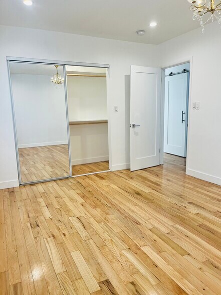 Master Bed - 416 Longfellow Ave