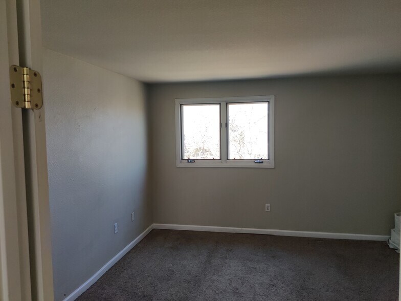 Building Photo - 1320 S Monaco Street Pky