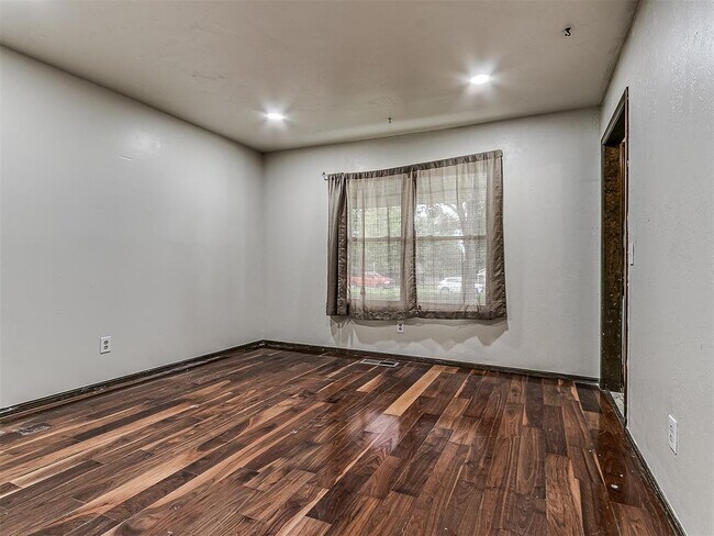 Building Photo - 1170 Mockingbird Cir