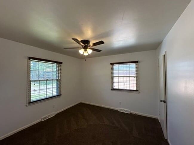 Building Photo - Attractive 3 BR House in Beaumont! Finishe...