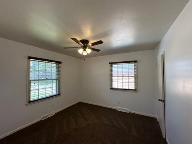 Building Photo - *SNOWY SPECIAL-1/2 OFF 1st Mo & $1,000 Deposit w/ 16 Month Lease!* House in Beaumont!