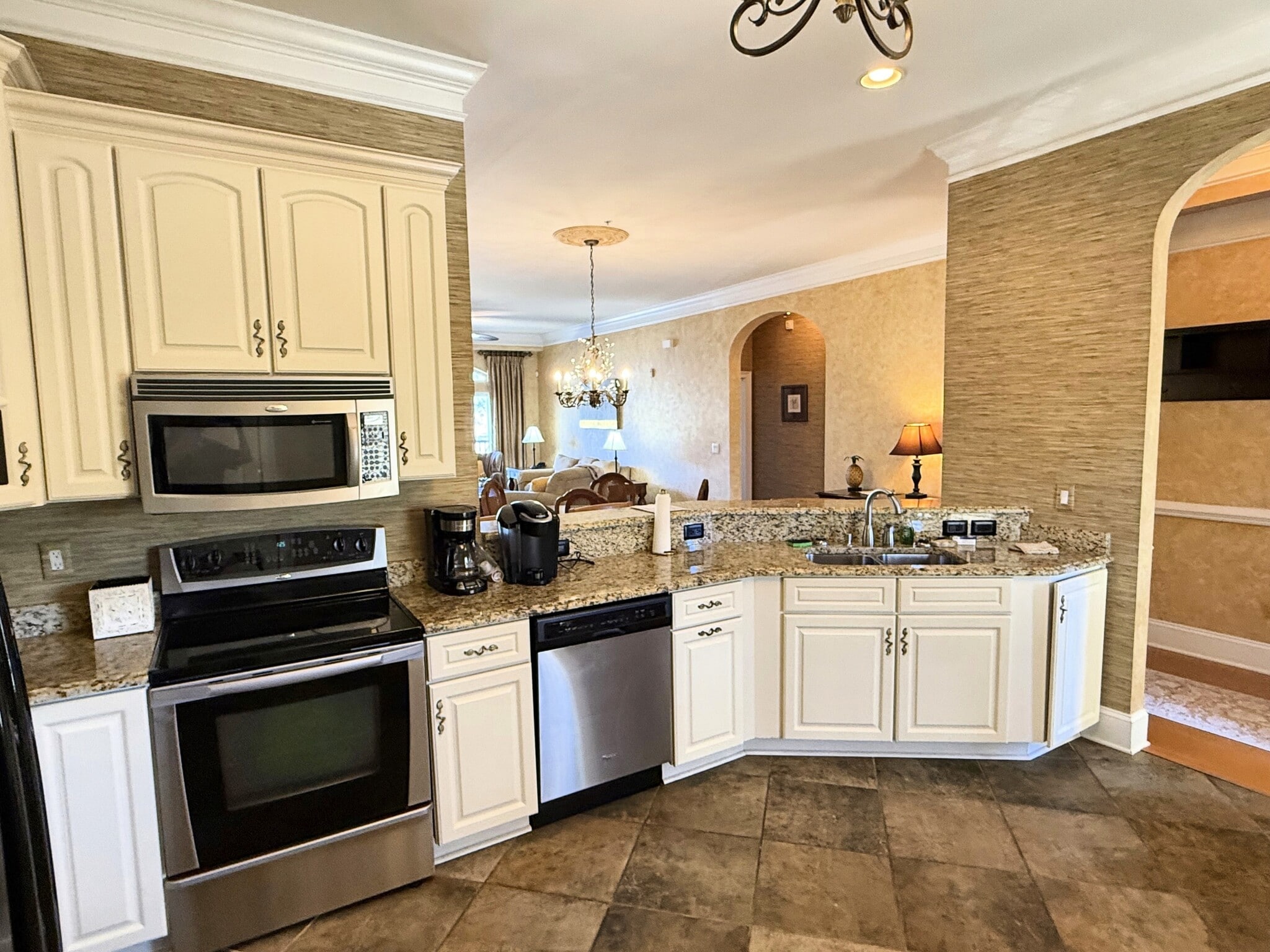 Building Photo - 265 Venice Way