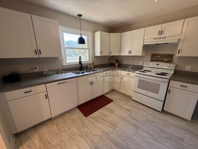 Building Photo - 2563 Wood Valley Rd