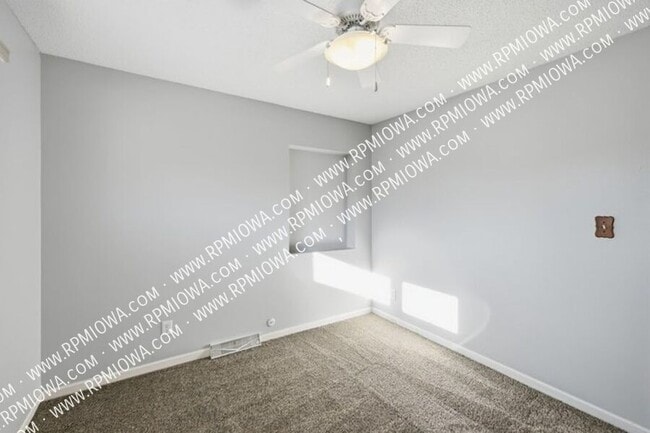 Building Photo - 3212 Ashwood Dr