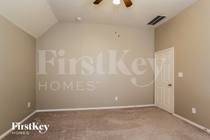 Building Photo - 16318 River Wood Ct