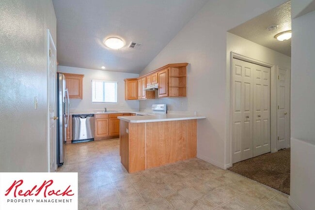 Building Photo - 3 Bed 2 Bath, 2 Car Garage with a Fully Fe...