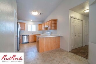 Building Photo - 3 Bed Home in Hurricane with a Fully Fence...