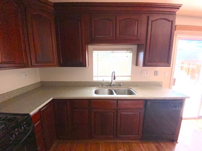Building Photo - Sparks Two-story House - 4 Bedrooms (Reed ...
