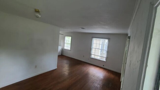 Building Photo - 2613 Alexander Ave