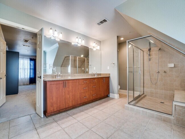 Building Photo - 5707 Lewis St