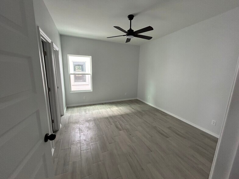 Building Photo - 1409 S Michigan St