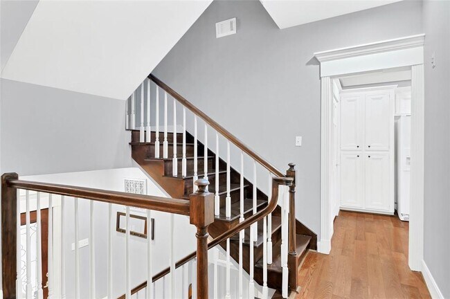 Building Photo - 1802 Potomac Dr