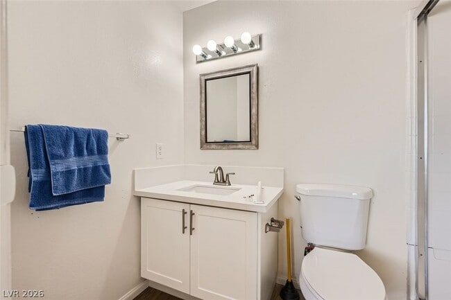 Building Photo - 2422 La Luna Dr