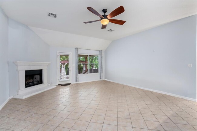 Building Photo - 390 Clarence Ct