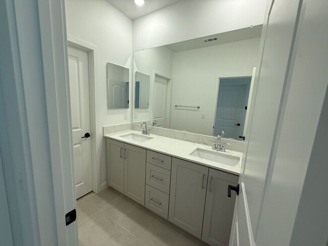 Building Photo - 2025 Build, 3 Bedroom 2.5 bath with over 2...