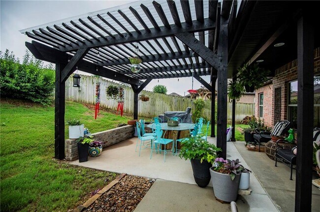 Building Photo - 115 Cowans St
