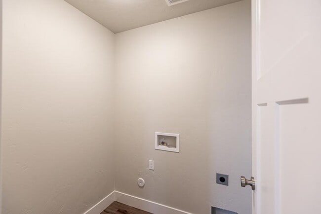 Building Photo - 303 Johnson Rd