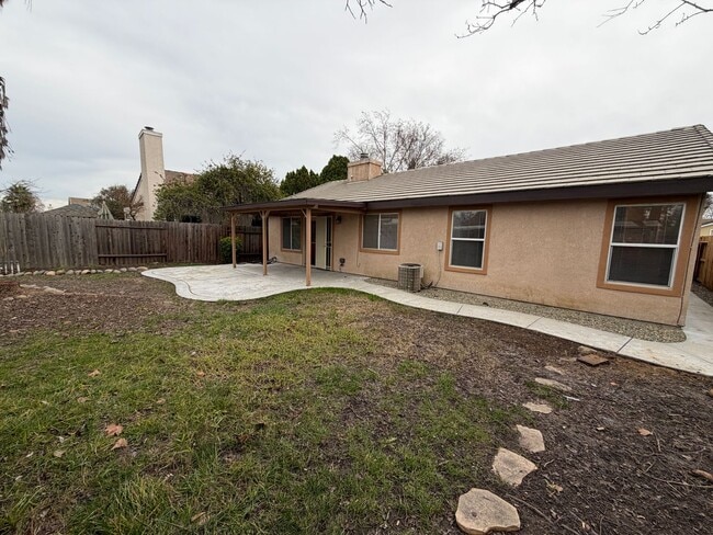 Building Photo - Cute Home in EGUSD