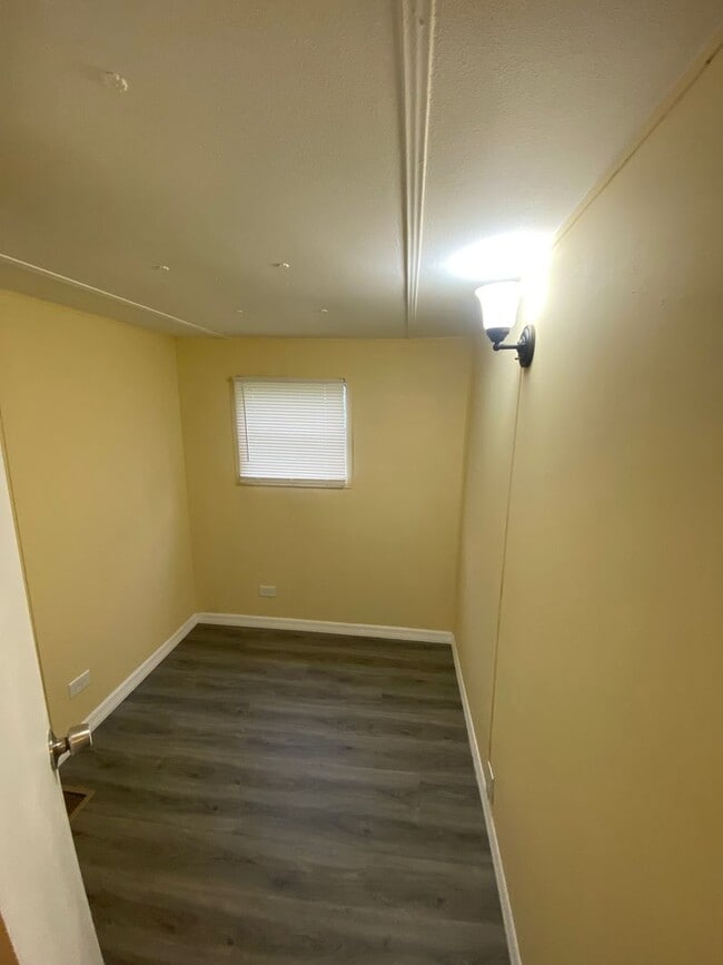 Building Photo - Remodeled mobile home