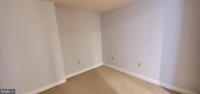 Building Photo - 5750 Bou Ave