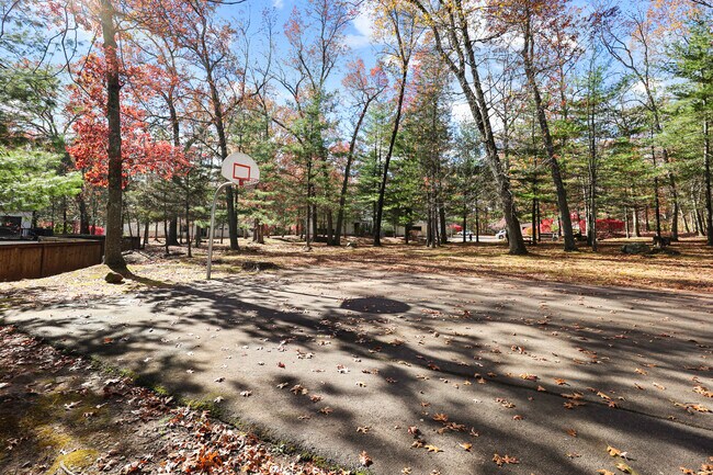 Building Photo - 27 Farmington Chase Crescent