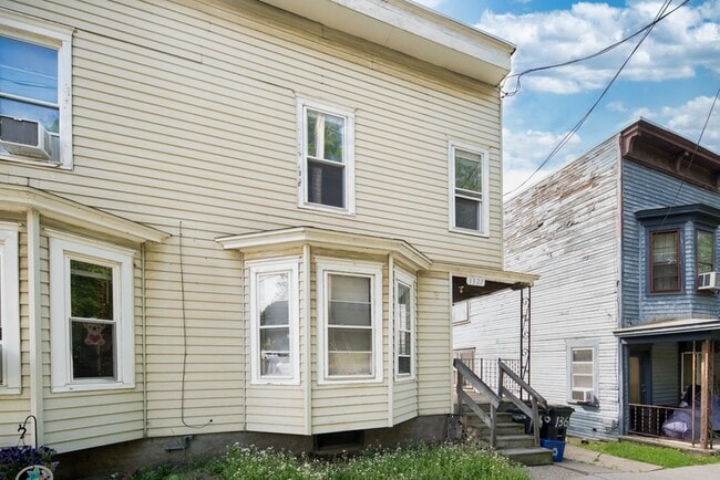 Building Photo - 1327 1st St