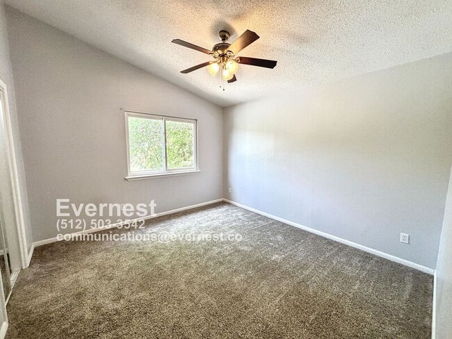 Building Photo - 10905 Elm St