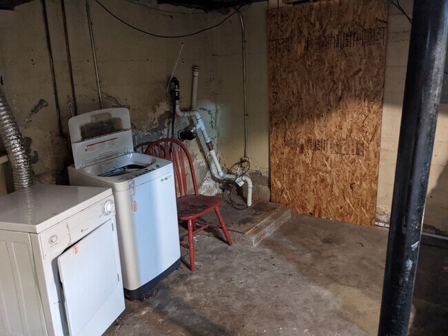 Building Photo - 2227 N Grand Ave