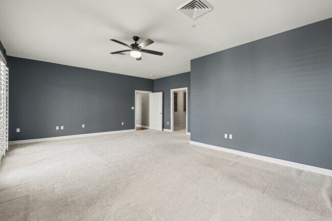 Building Photo - Location and Luxury! 2 Bedroom 2 Bathroom in Cherry Creek!