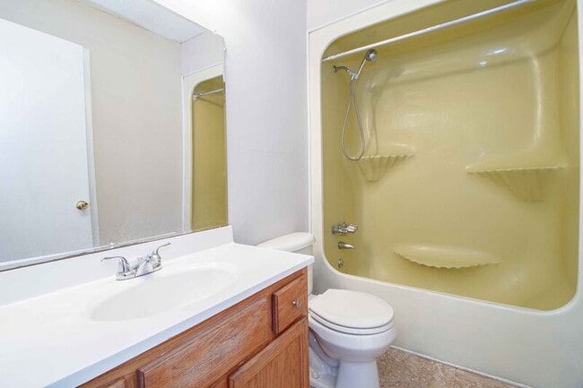 Building Photo - 808 Helton Dr