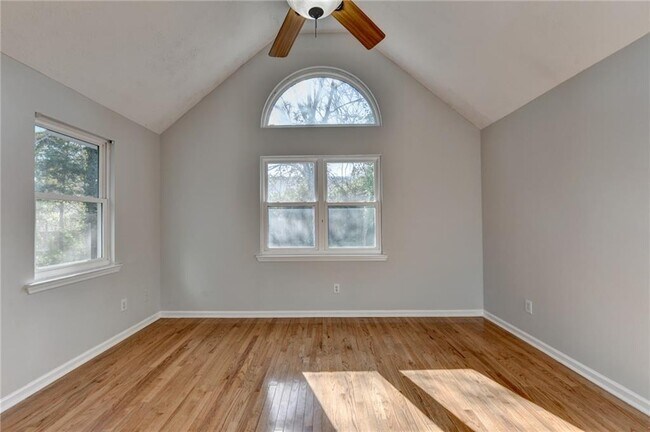Building Photo - 1112 Ashbury Dr