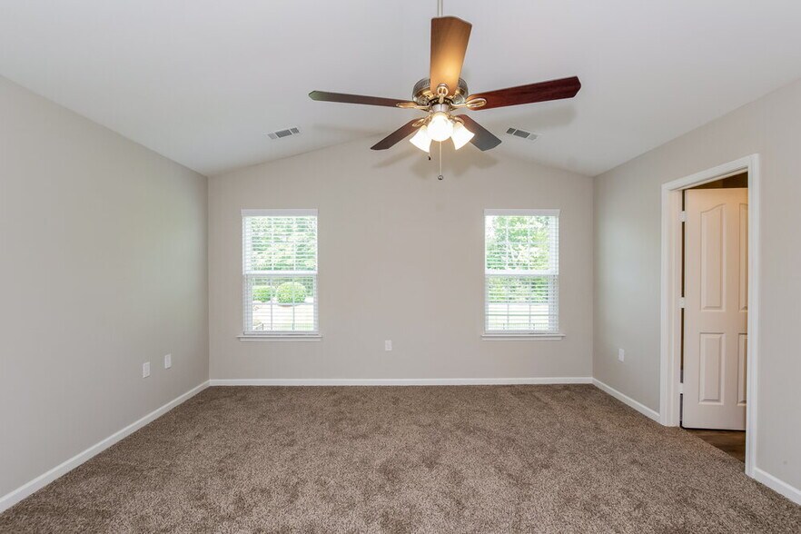 Building Photo - 1624 Eastway Dr