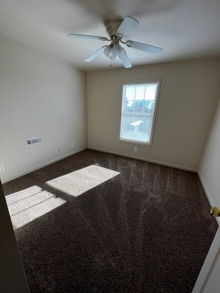 Building Photo - 275 Dale Ln
