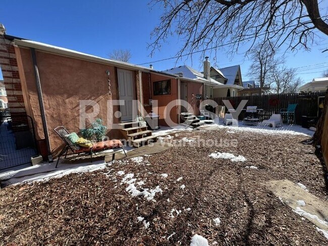 Building Photo - Charming 1 Bed / 1 Bath Duplex with basement Near Washington Park – Available Now!