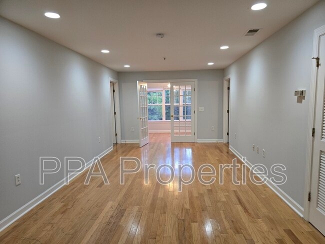 Building Photo - 929 Morreene Rd