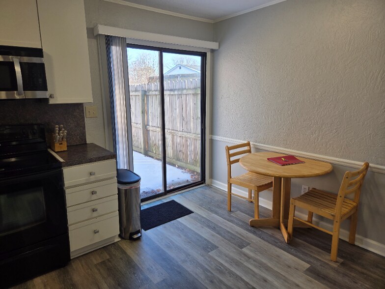 Building Photo - 561 Brookside Ct