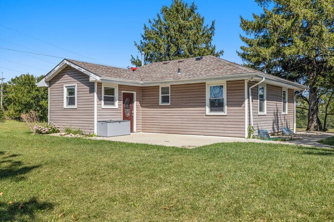 Building Photo - 1352 Smith Rd