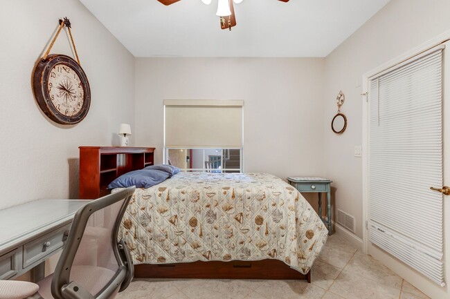 Building Photo - ** BOTANICAL PLACE ** 3 BED / 2 BATH - CON...