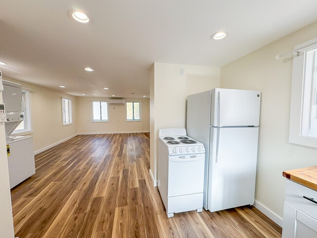 Building Photo - 6071 N Shady Side Dr