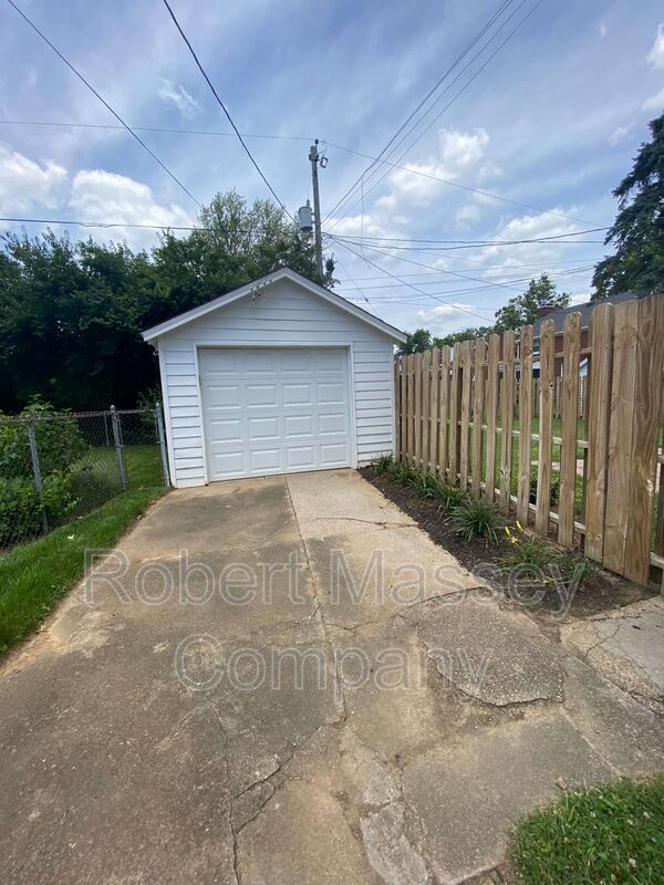 Building Photo - 4109 Winchester Rd