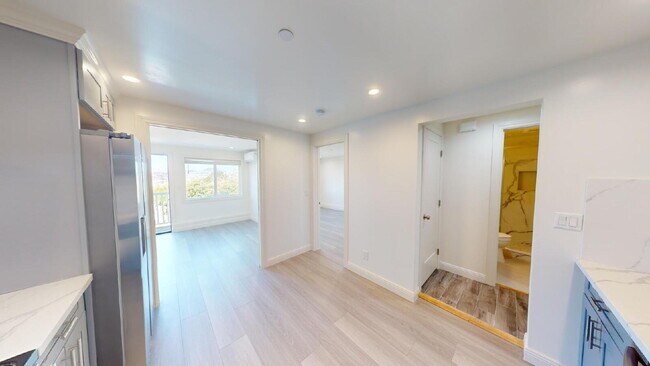 Building Photo - "Charming Urban Retreat: Cozy 1-Bedroom Haven in Daly City!"