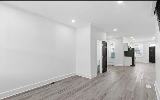 Building Photo - 2582 Edmondson Ave