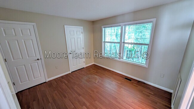 Building Photo - 1103 Maple St