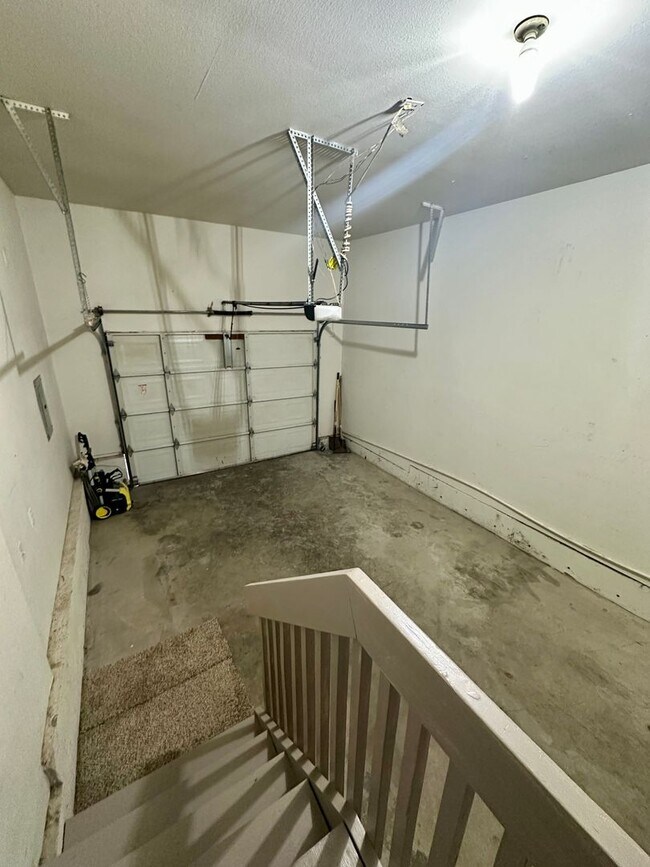 Building Photo - Large Updated Three Bedroom Duplex in Sout...