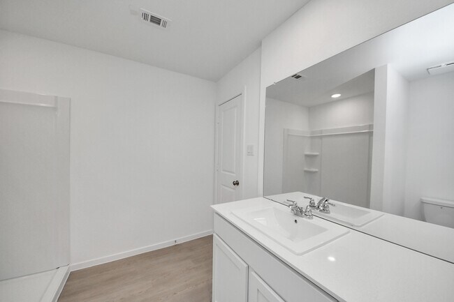 Building Photo - 27438 Sweetwater Bay Dr