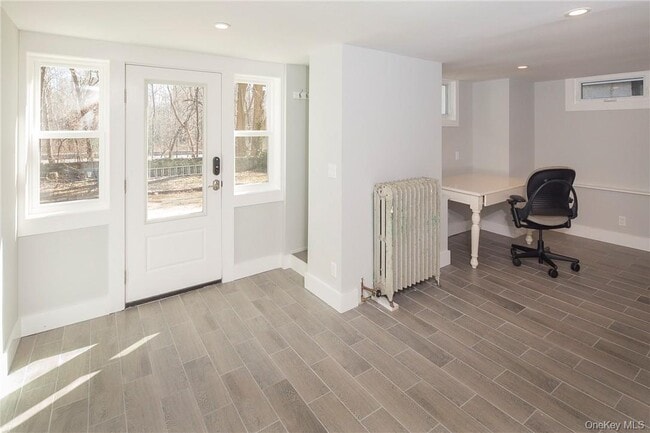 Building Photo - 64 Parkview Dr