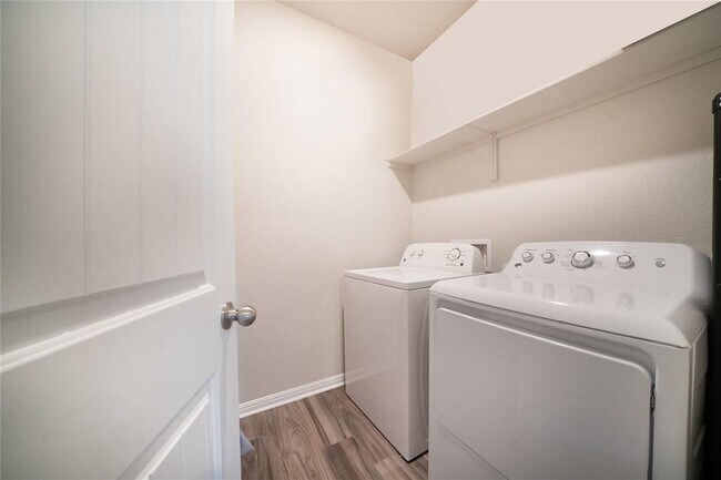 Building Photo - 1228 Vogel Dr