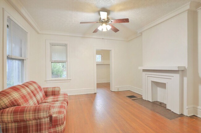 Building Photo - Central Campus - Newly renovated 4 Bedroom 2 Bathroom House