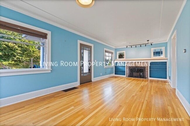 Building Photo - 6533 N Campbell Ave