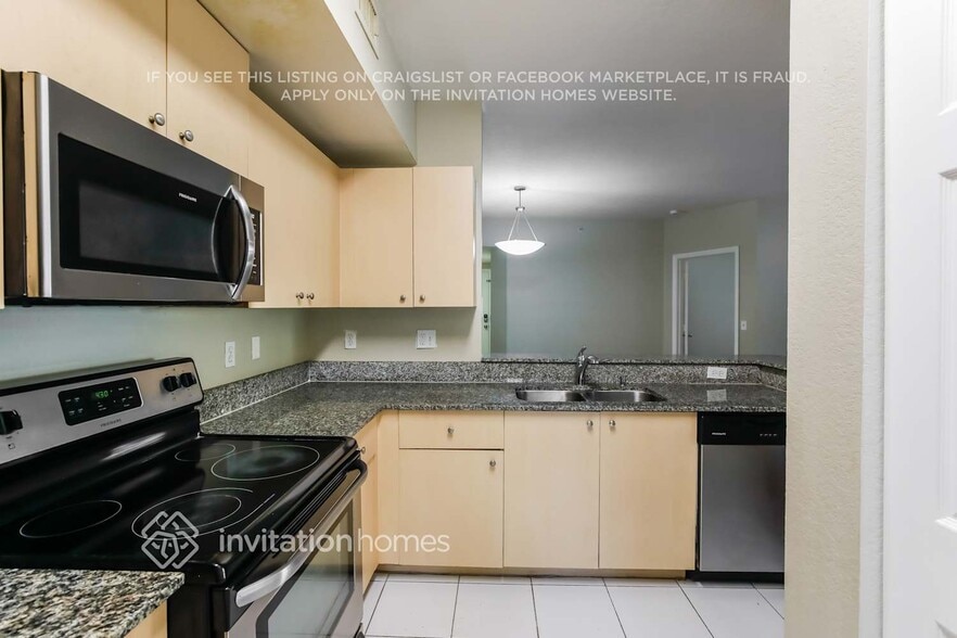 Building Photo - 2548 Centergate Dr